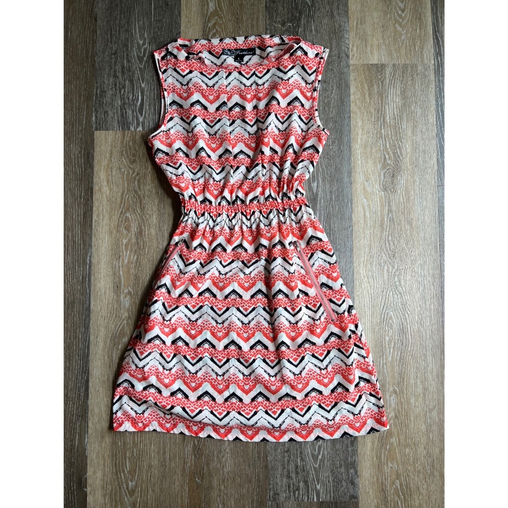 Feathers Chevron Zig Zag Dress Womens Small Coral Pink Black White Excellent Zip